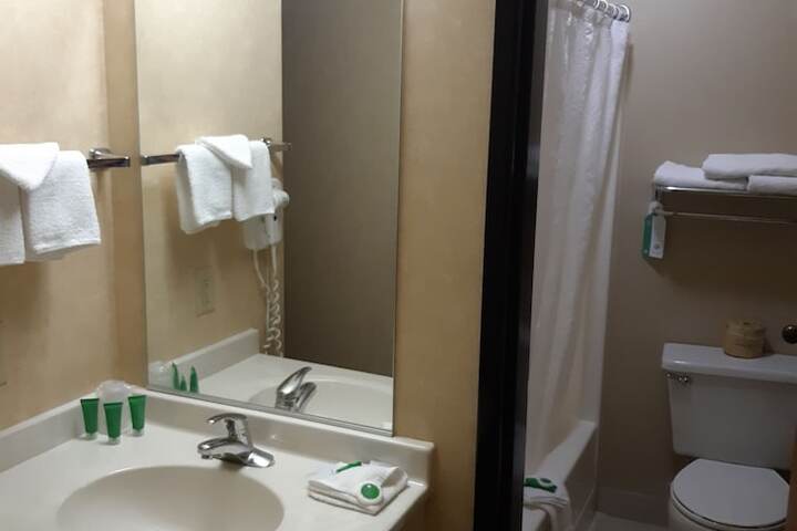 Room 8 of 25