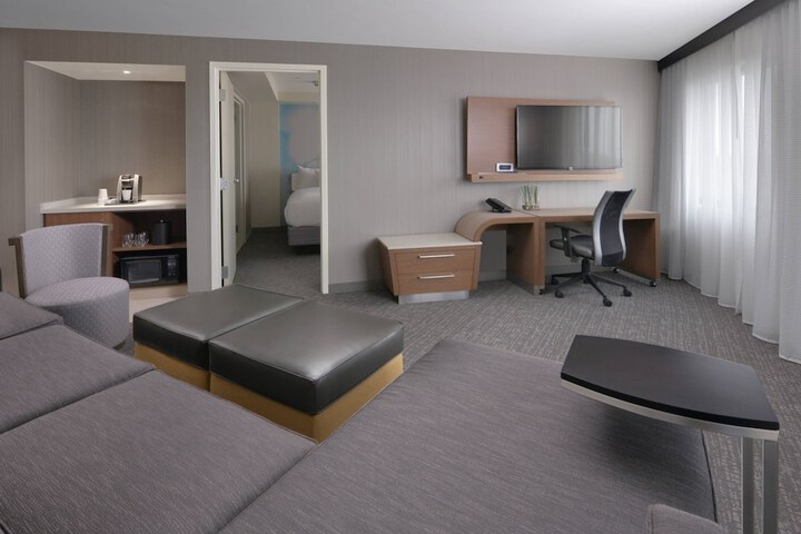 Room 11 of 33