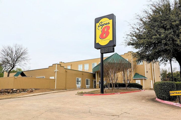 Super 8 by Wyndham Garland / Rowlett/East Dallas Area
