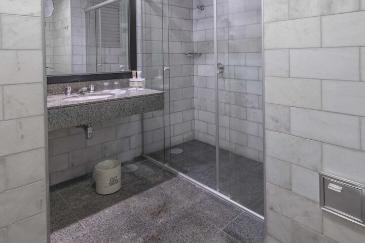 Room 70 of 123