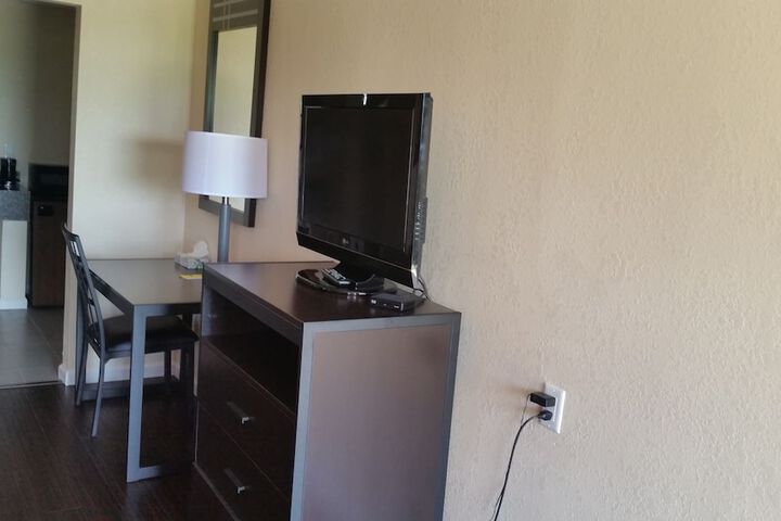 Room 17 of 33