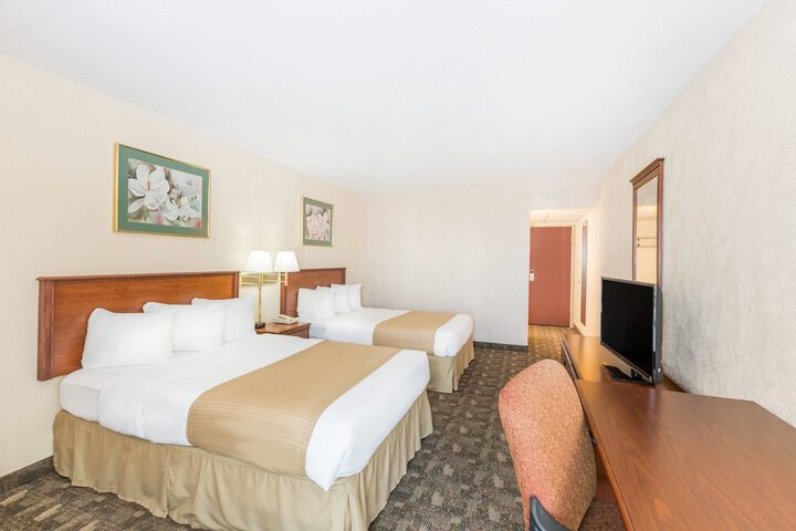 Room 13 of 24