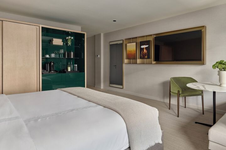 Room 18 of 46