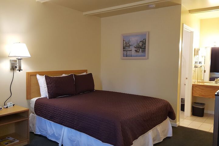Captains Quarters Motel