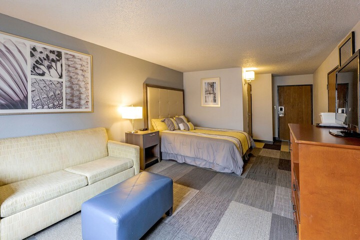 Room 8 of 13