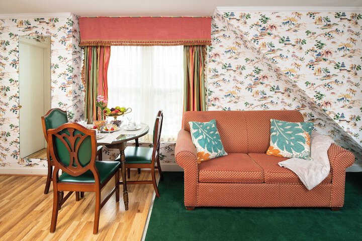 Room 51 of 156