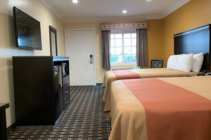 Ontario Inn & Suites