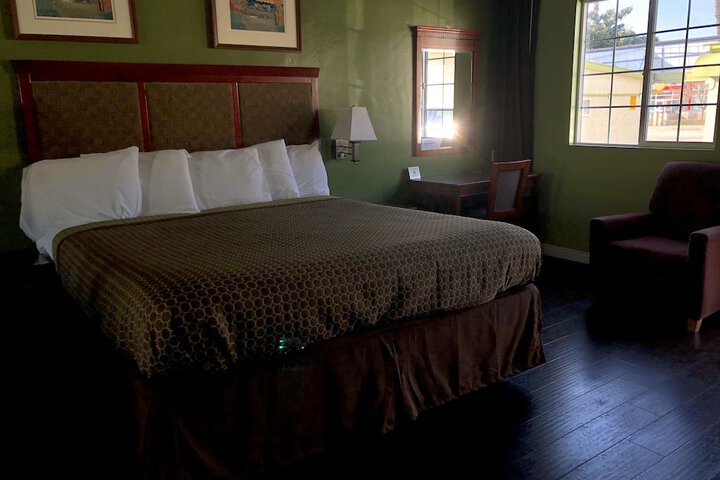 Room 25 of 34