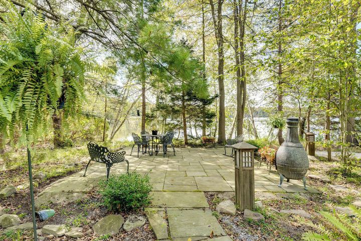 Luxe Poconos Pines Home w / Beach + Amenities!