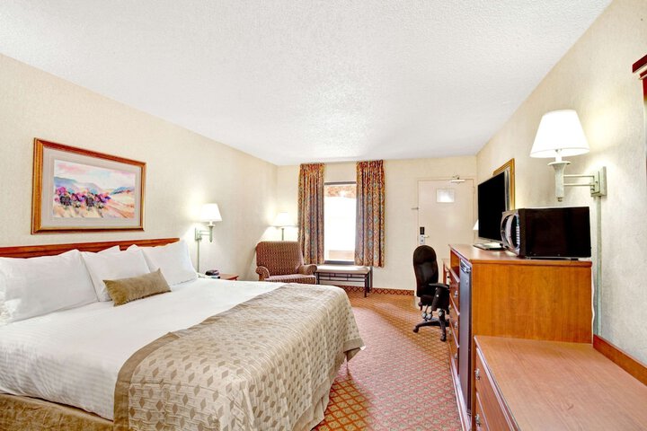 Room 7 of 16