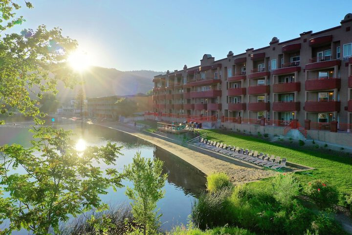 Holiday Inn Hotel & Suites Osoyoos by IHG