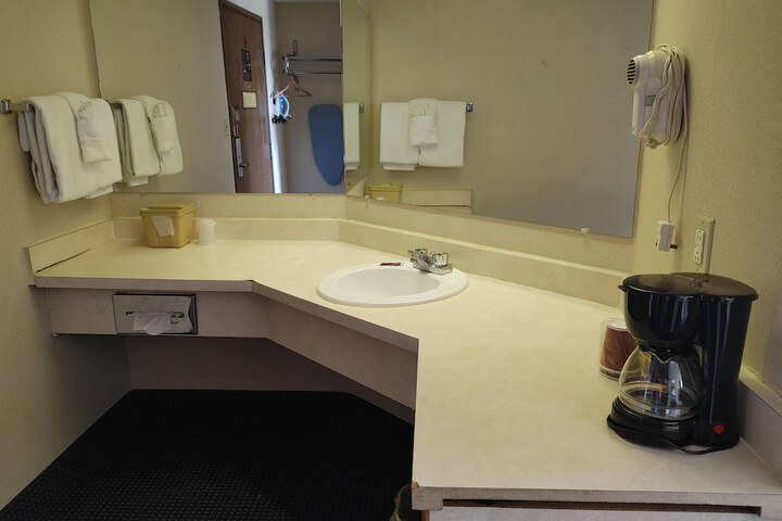 Room 18 of 28