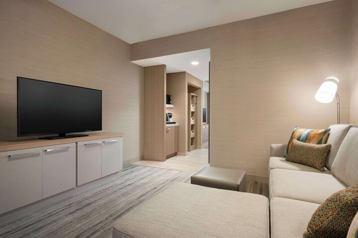 Room 25 of 43