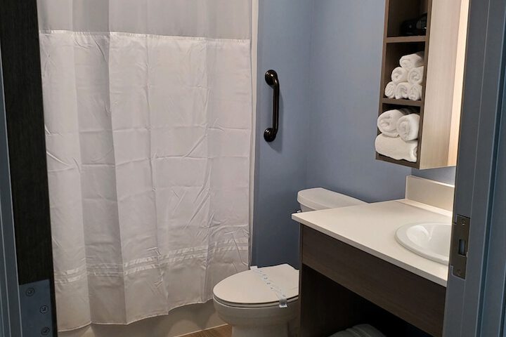 Room 8 of 11