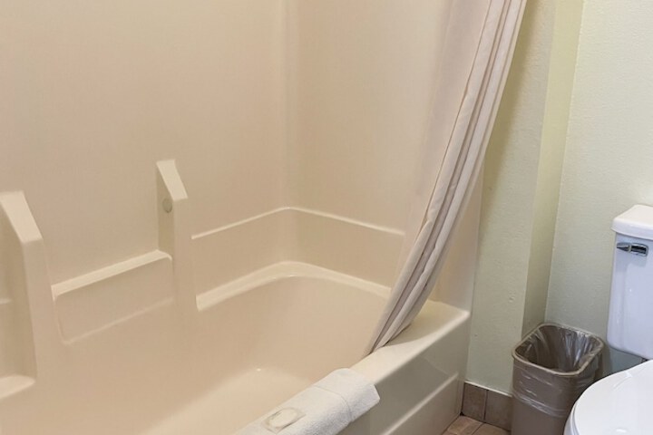 Hudson Inn & Suites