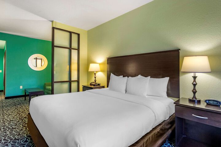 Room 10 of 33