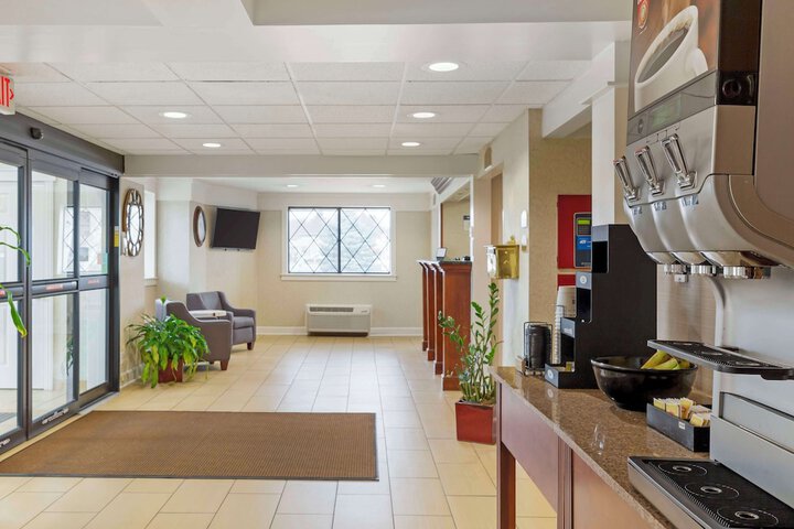 Best Western The Inn at Sharon / Foxboro