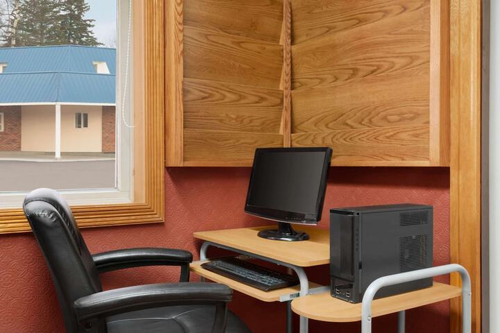 Business Center 14 of 14