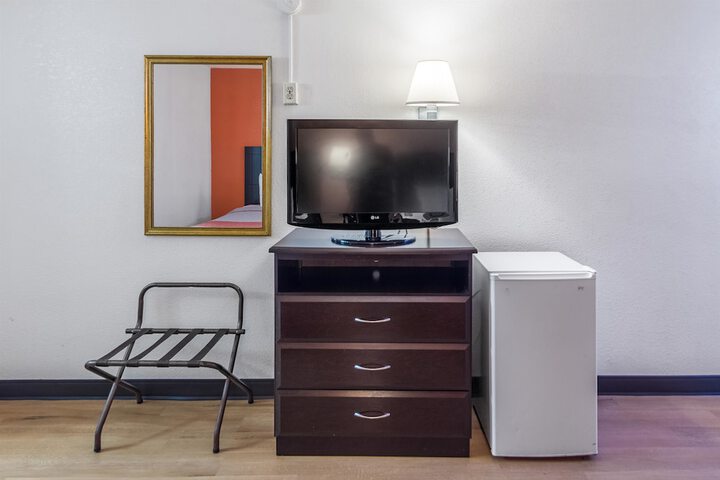 Room 27 of 28