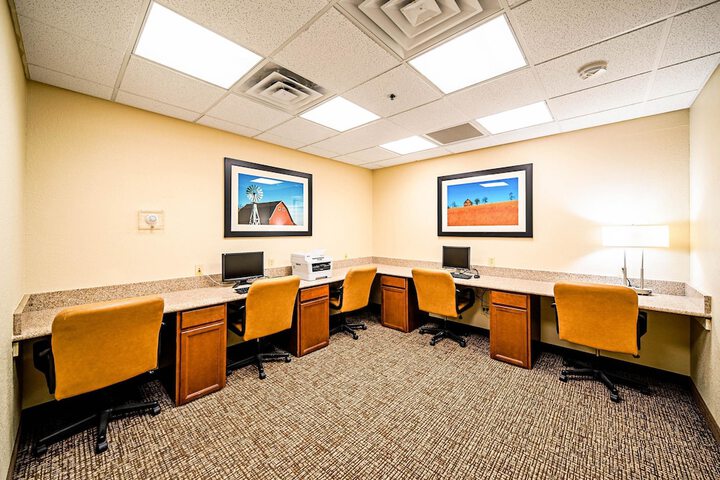 Business Center 32 of 33