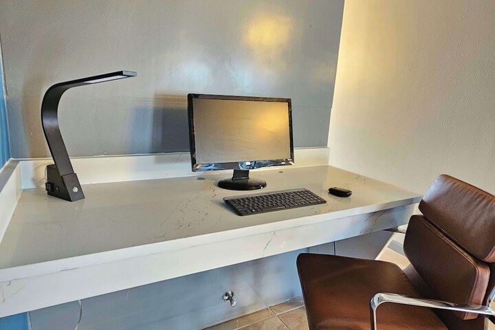 Business Center 20 of 21