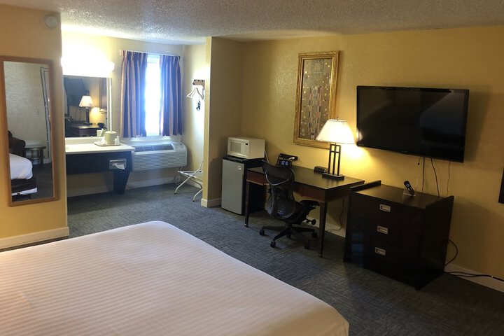 Room 15 of 33