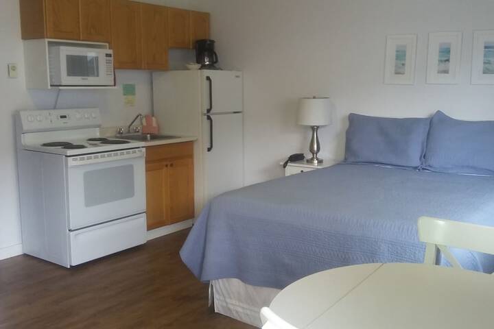 Shoreline Resort