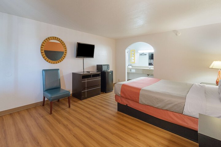 Room 12 of 48