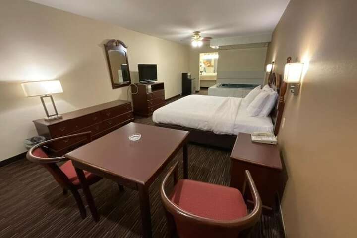 Room 33 of 35