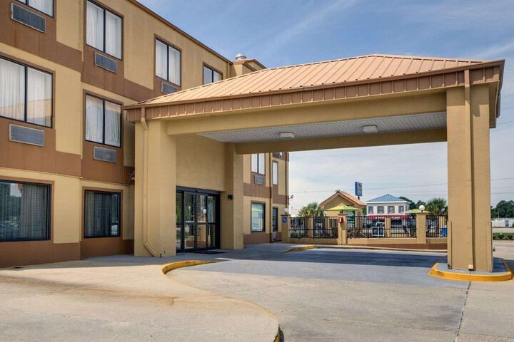 Hotel 4 of 68