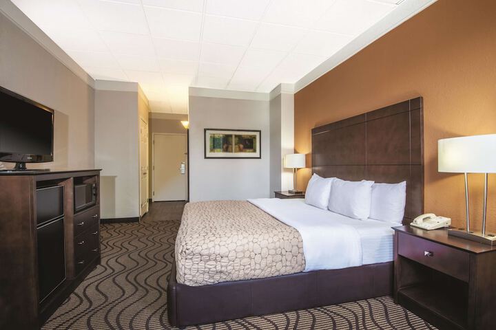 Room 17 of 28