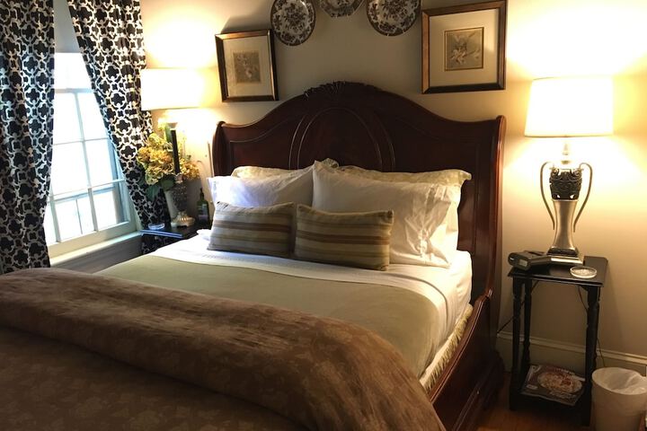 PineCrest Inn
