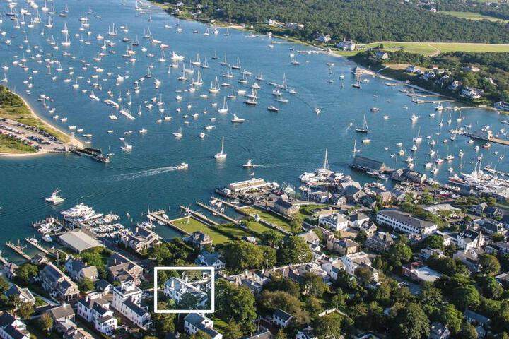 Captain Morse House - Luxury Waterfront, Town, & Beaches - 5 stars