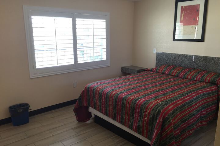 Room 6 of 15