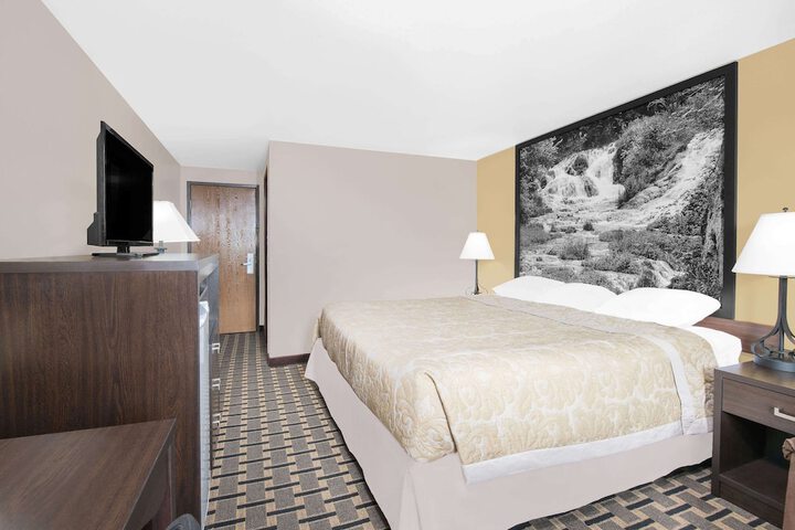 Room 16 of 41