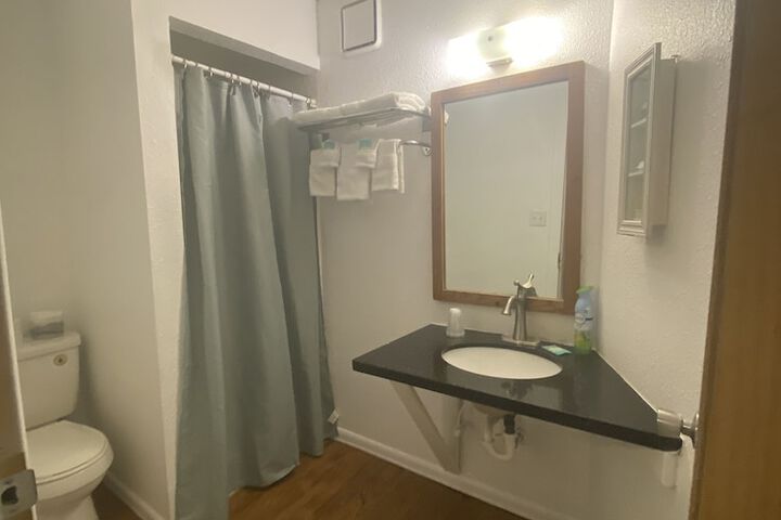 Room 16 of 32