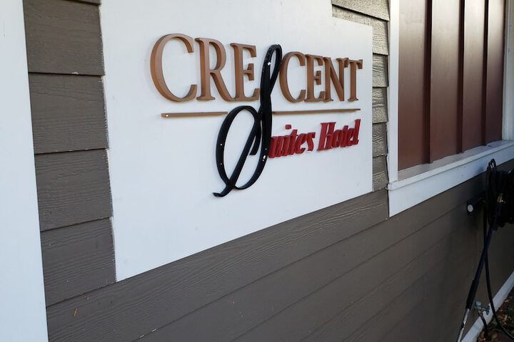 Crescent Suites Hotel