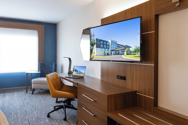 Holiday Inn Express & Suites Greenwood Mall by IHG