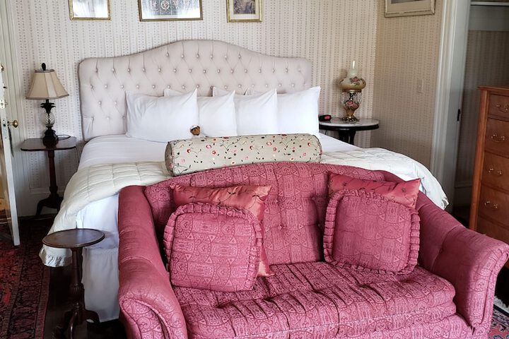 Moseley Cottage Inn & Town Motel