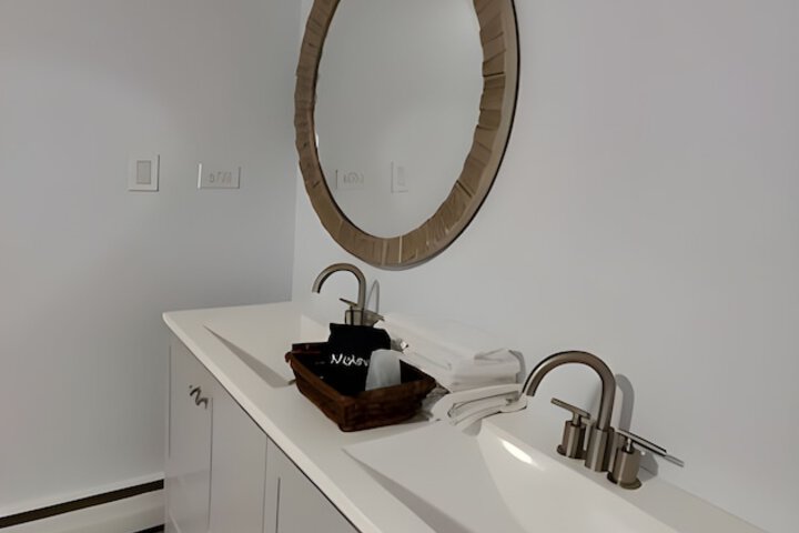 Room 17 of 46
