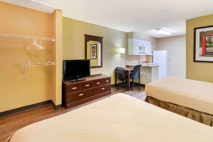 Room 32 of 35