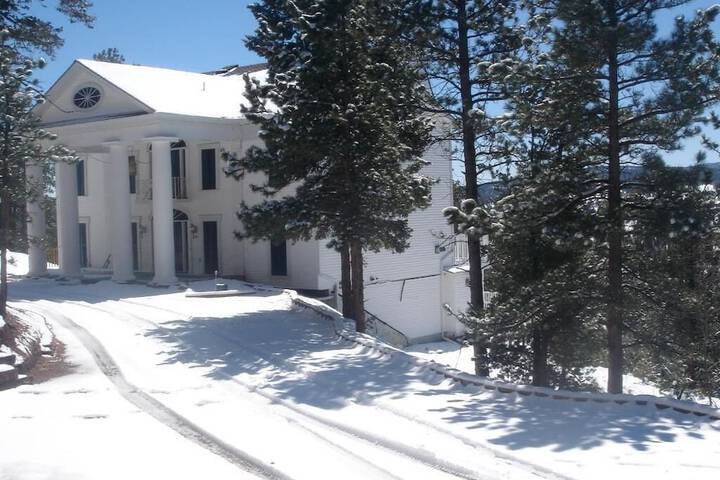 Pikes Peak Paradise Bed and Breakfast
