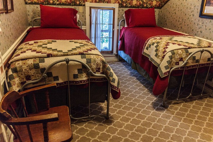 Room 38 of 223
