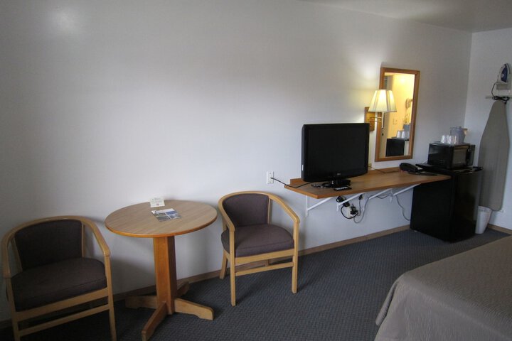 Room 10 of 12