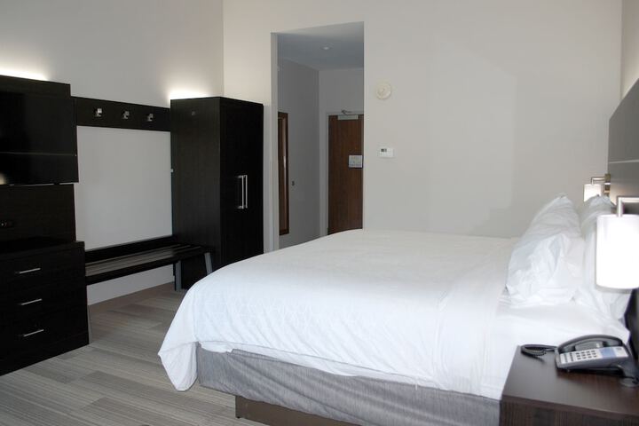 Room 15 of 33