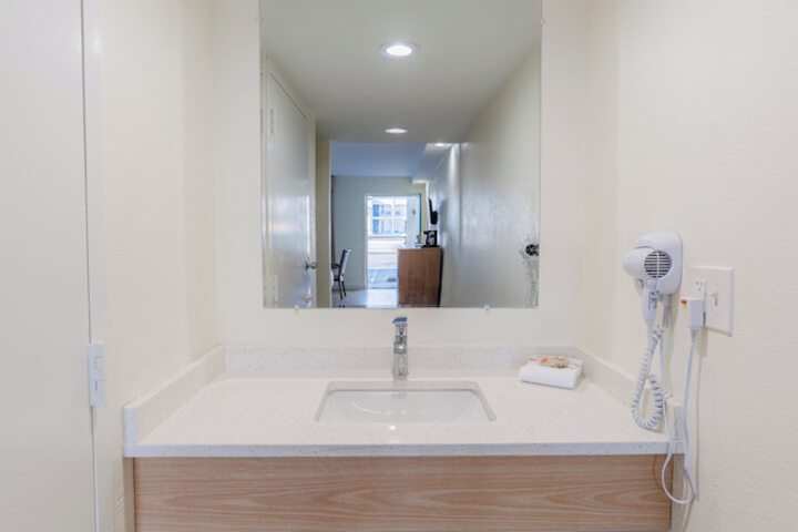 Dunes Inn & Suites
