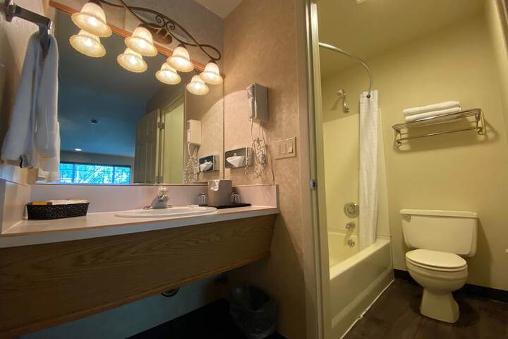 Room 72 of 100