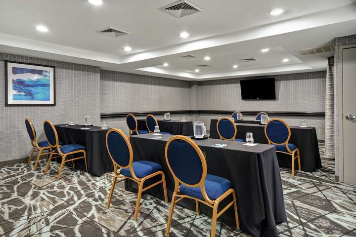 Homewood Suites by Hilton Edgewater
