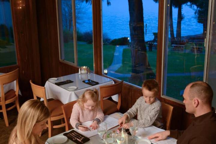 Dining 51 of 73