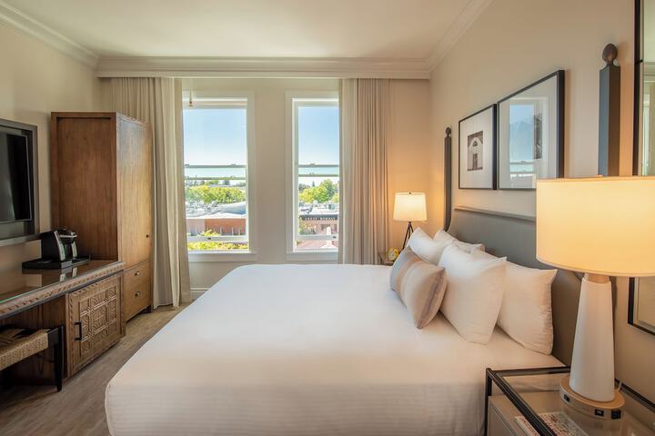 Hotel E